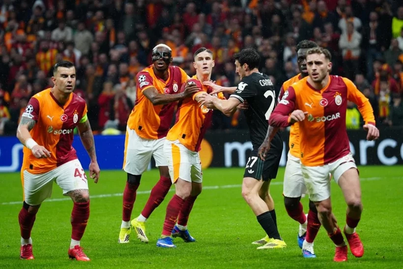 Galatasaraylı Aslanlar Yaralı Zebrayı Avladı